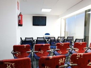 Sala de conferencias con proyector en Barcelona | Salas de reuniones en Barcelona